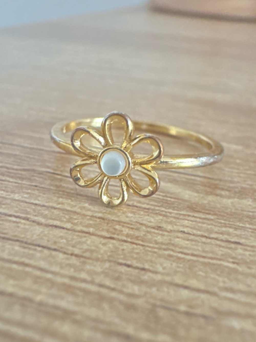 Gold flower ring with pearl center